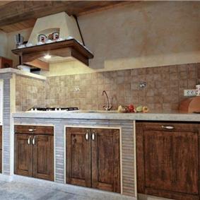 4 bedroom villa with pool near Svetvinčenat, Istria, sleeps 10